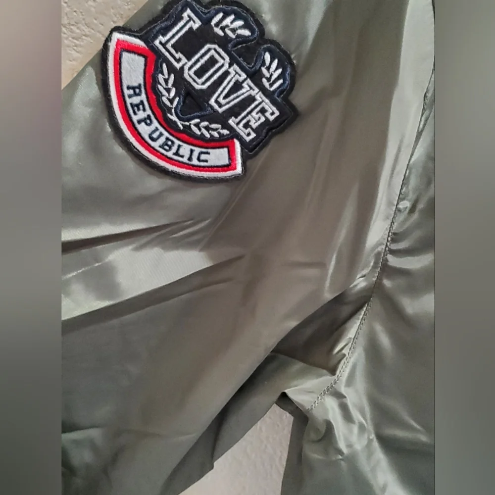 Jacket - Picture 2 of 5